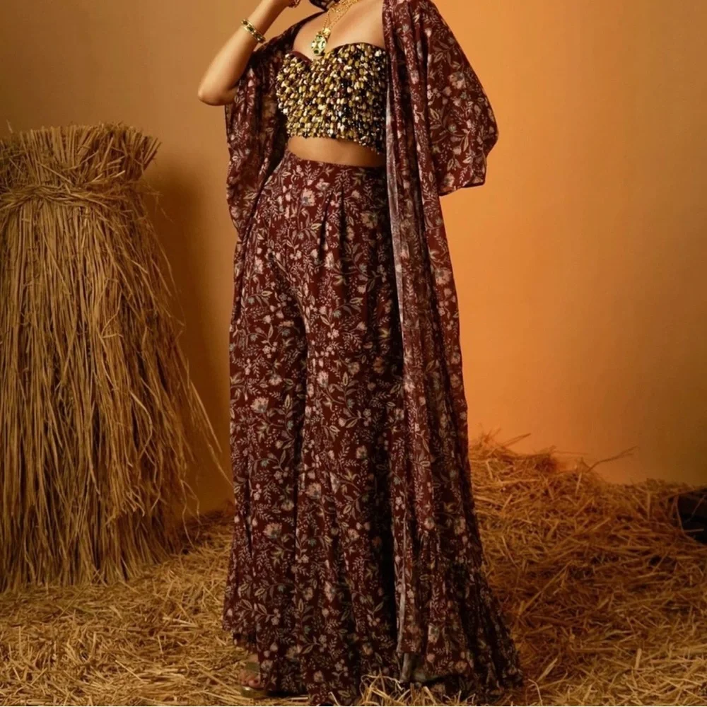 Ria Shah Label maroon floral printed cape set - Picture 2 of 9